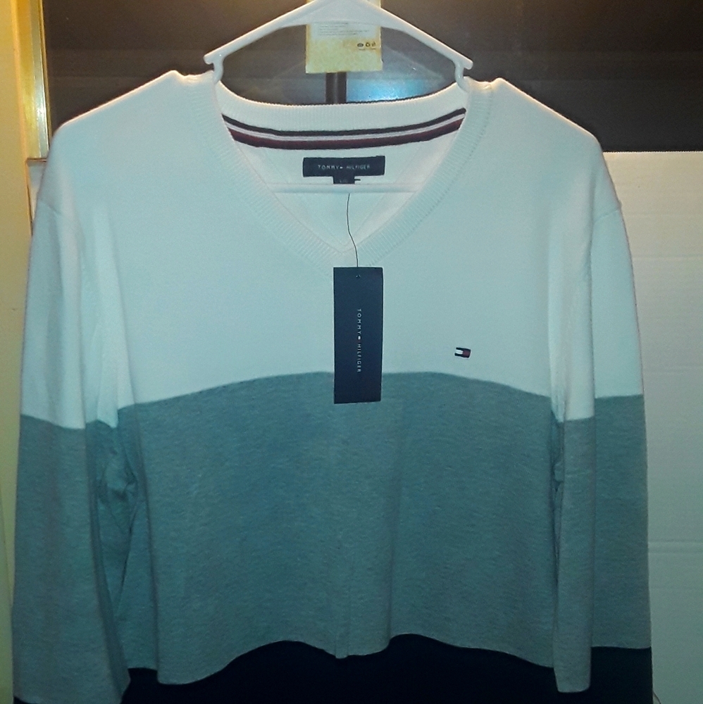BNWT VTG Gorgeous Tommy H Vneck sweater!